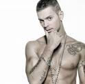 le deuxieme chanteur de junior qui s'appelle matt pokore